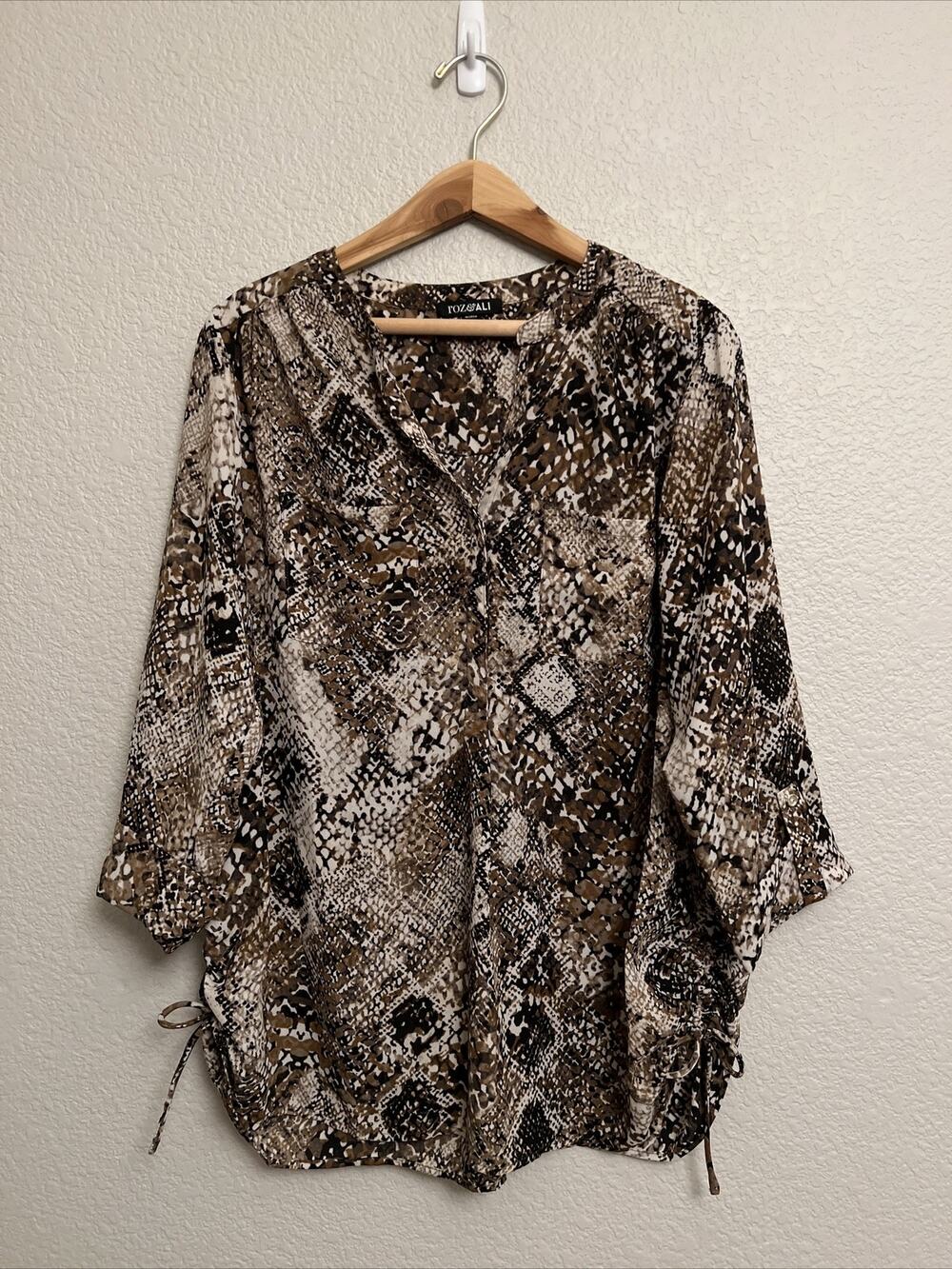 NEW Roz Ali Tunic Top Animal Snake Print 3/4 Roll Tab V Neck Blouse Ruch Plus 1X